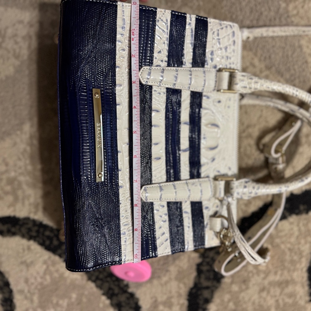 PERFECT Brahmin White and Navy Crocodile Embossed Duxberry Style Satchel - Picture 12 of 16